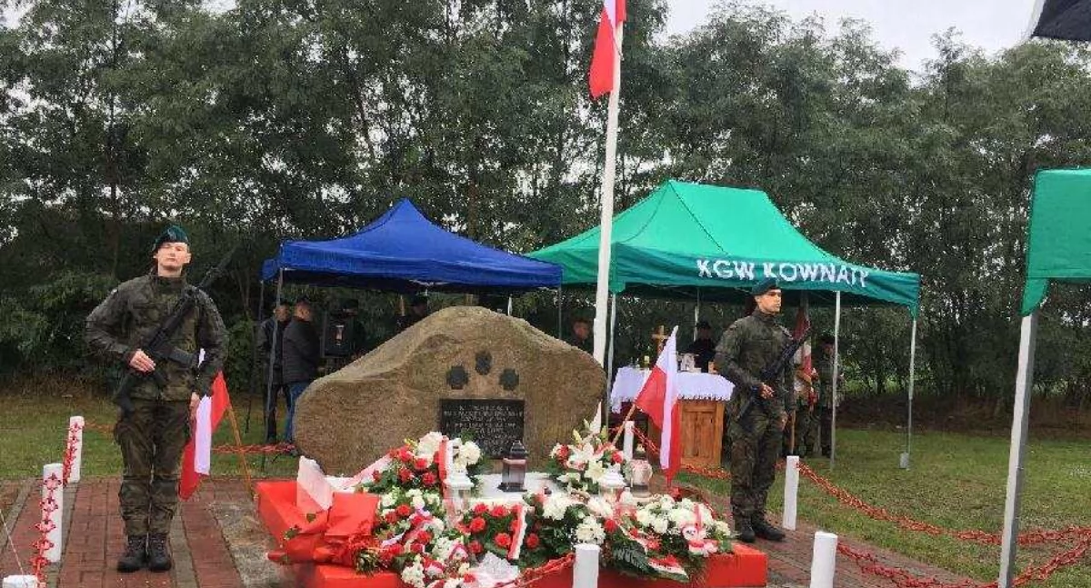 Święta i obchody, Rocznica Bitwy Kiełbaskami Patriotom pamięć oprawcom podwyżka - zdjęcie, fotografia