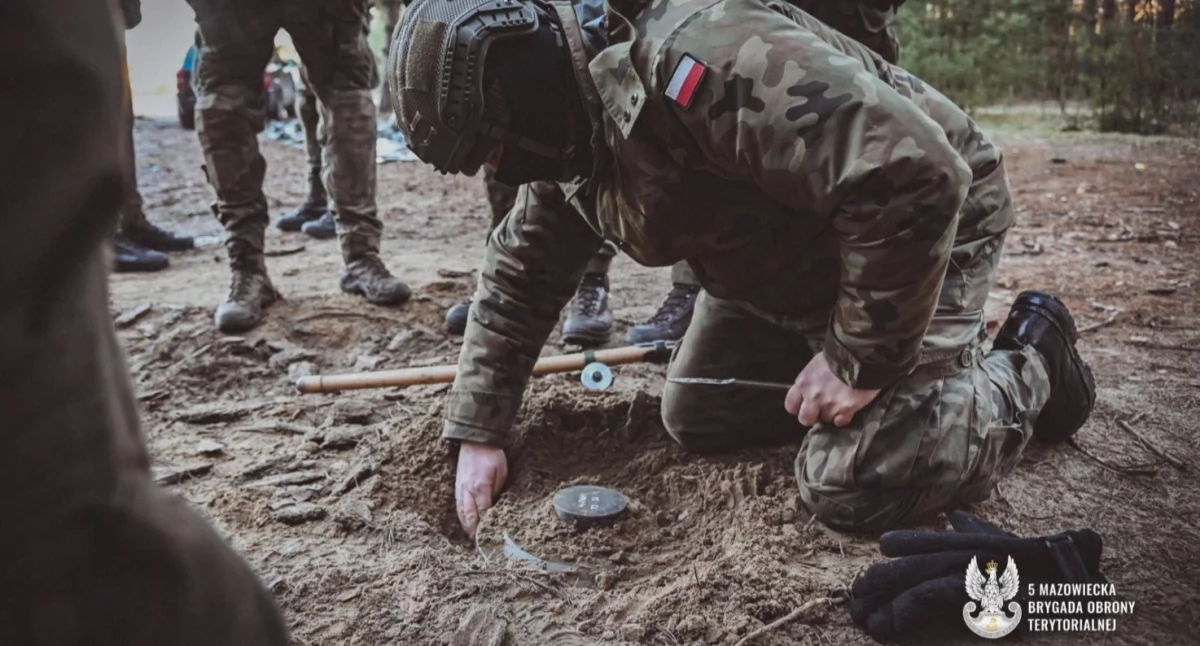 Armia i obrona terytorialna, saperskim terenie - zdjęcie, fotografia