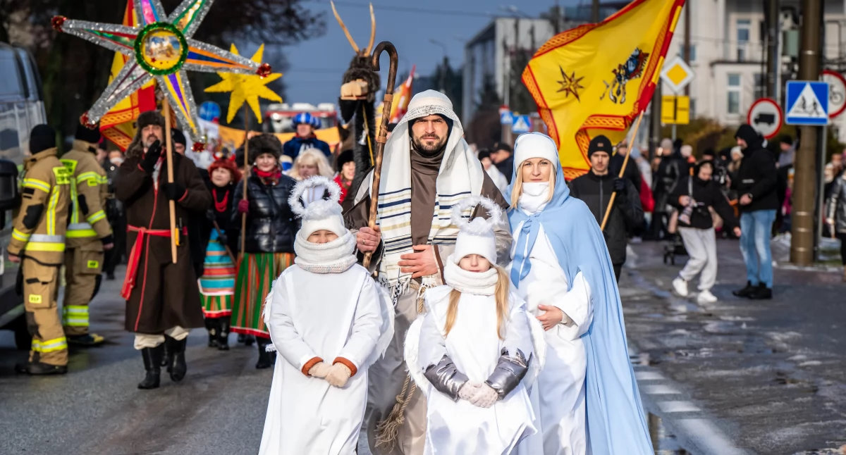 Święta i obchody, Ulicami Łosic gwiazdą Trzema Królami - zdjęcie, fotografia