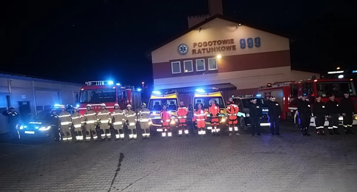Komunikaty policji, Jedność tragedii Łosice oddają hołd zmarłemu ratownikowi - zdjęcie, fotografia