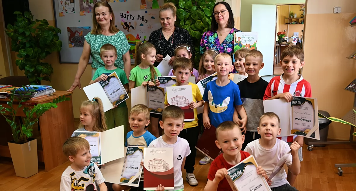 Biblioteki , Podróże magicznych światach artyści oczarowali - zdjęcie, fotografia