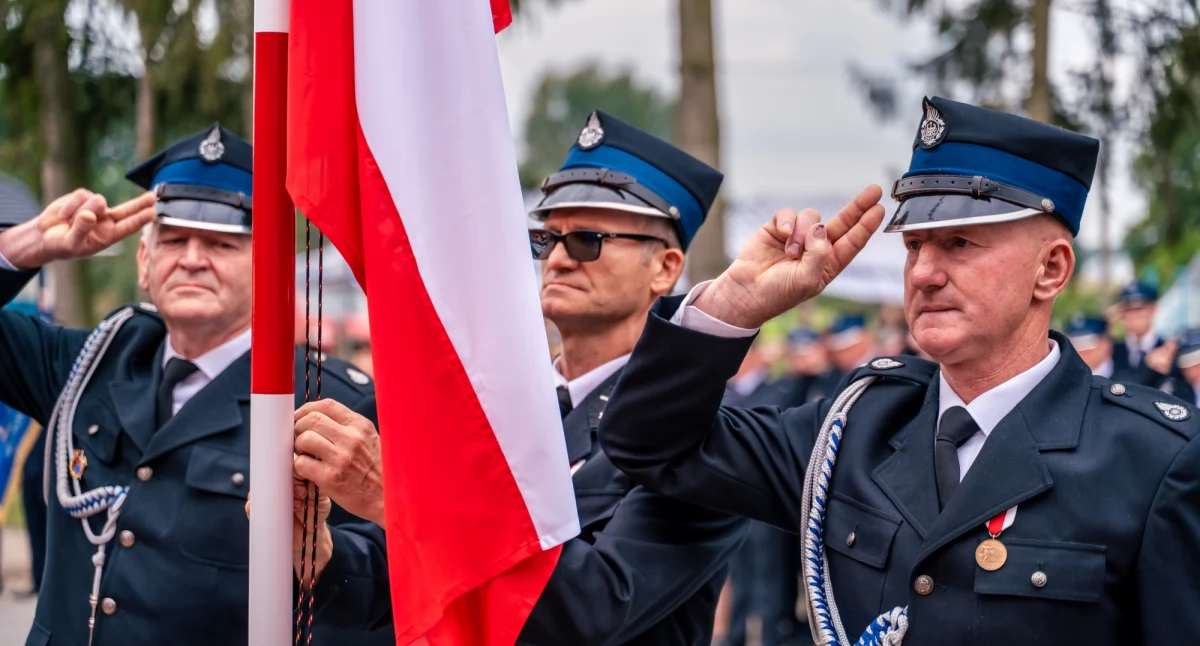 Pożary straż pożarna, strażackiej służby wspólnoty Uroczysty jubileusz Mostów - zdjęcie, fotografia