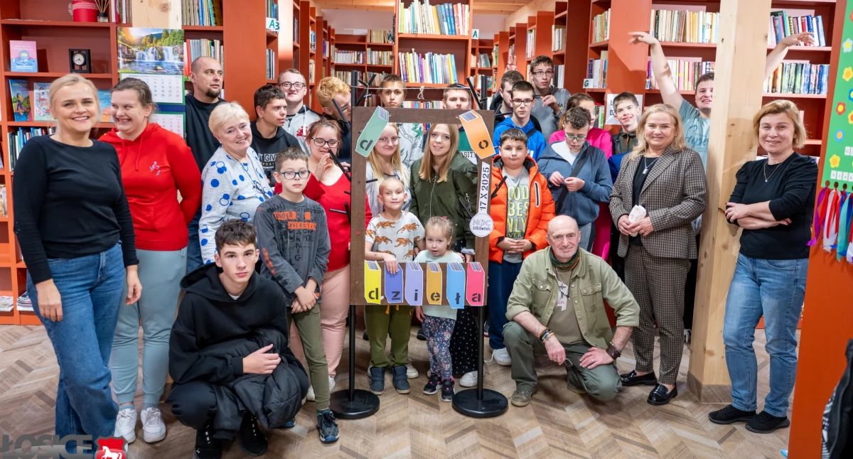 Biblioteki , Zagadki między regałami zmroku wyglądała Bibliotek Łosicach - zdjęcie, fotografia