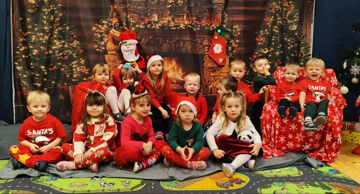 Edukacja - Szkoły, Renifery parkingu uśmiechy twarzach Mikołaj wylądował Sarnakach! - zdjęcie, fotografia