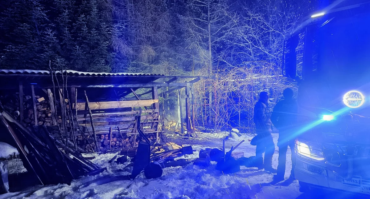 Kronika kryminalna, Ogień budynku gospodarczym Policjanci pierwsi miejscu - zdjęcie, fotografia