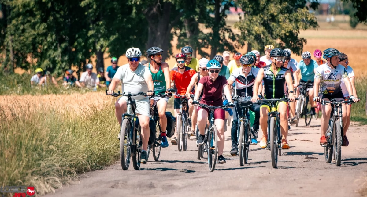 Kolarstwo, Blisko rowerzystów szlaku „Zenona” - zdjęcie, fotografia