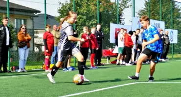 Futbolowe emocje w Łosicach – młodzi piłkarze walczyli o Puchar Młodzieżowej Rady