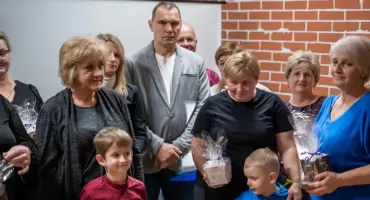 Rodzicielstwo zastępcze – kampania PCPR w Łosicach zmienia spojrzenie na pieczę zastępczą
