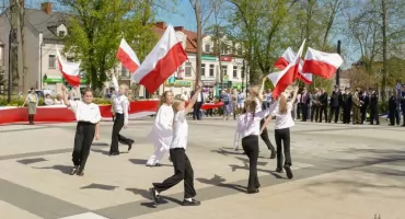 Biało-czerwone Łosice uczciły Konstytucję 3 Maja 
